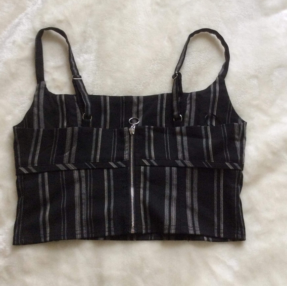 Urban Outfitters Large Crop Top - Picture 4 of 10